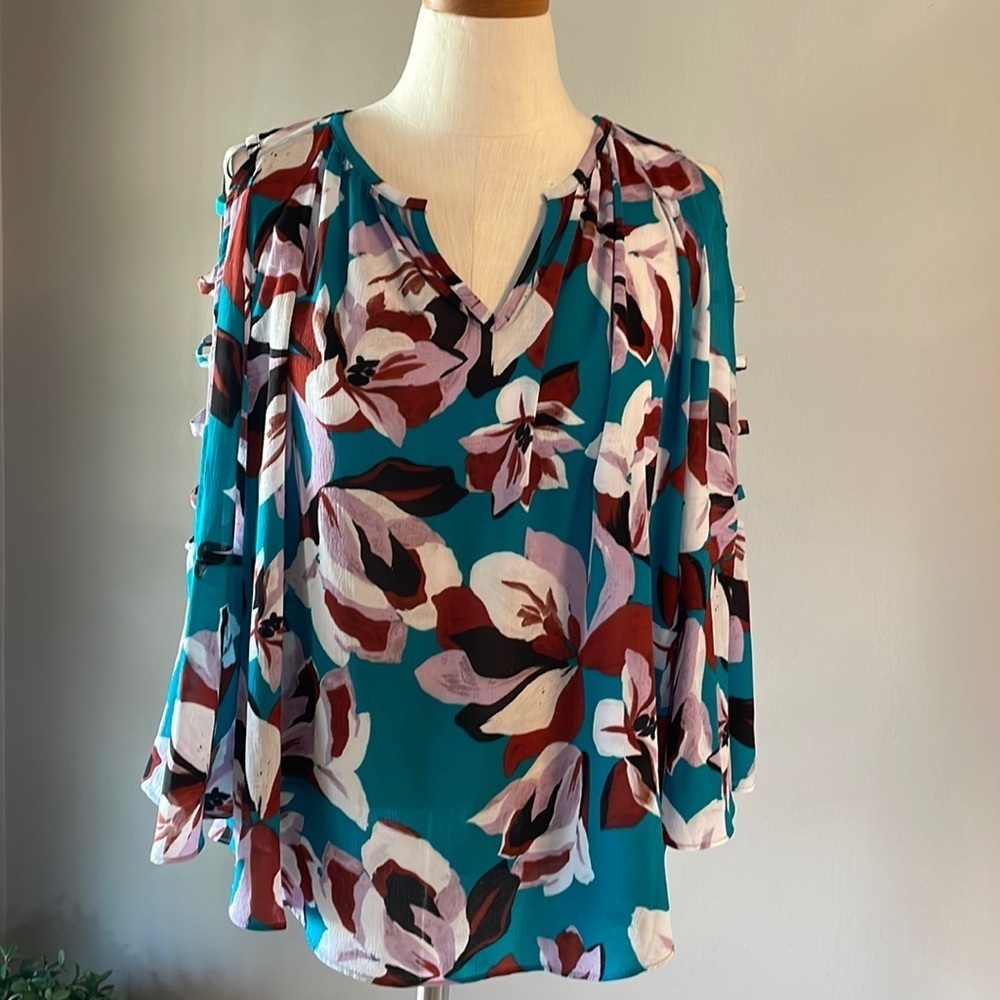 Jennifer Lopez turquoise floral  blouse ladder cut out bell sleeves V neck XL